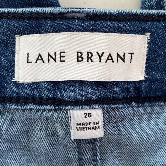 Lane Bryant Mid-Rise Wide Leg Pedal Distressed Jean Short Signature Fit Stretchy - Picture 7 of 14